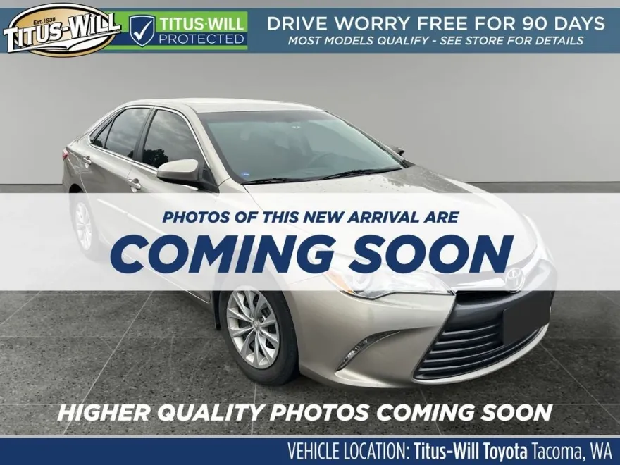 2015 Toyota Camry LE photo 1