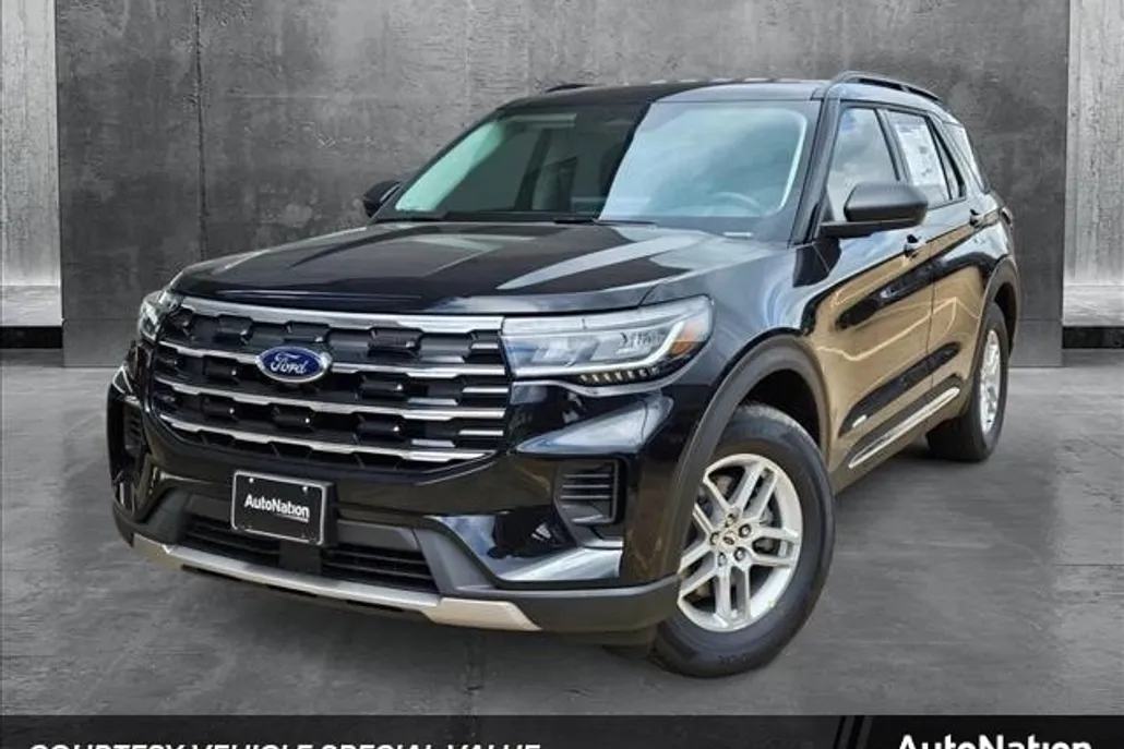 2025 Ford Explorer photo 1