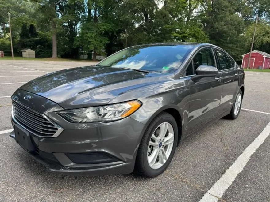 2018 Ford Fusion SE photo 1