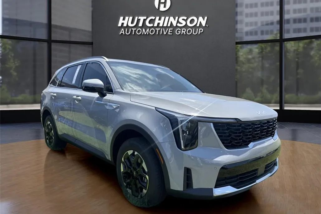 2025 Kia Sorento S photo 1