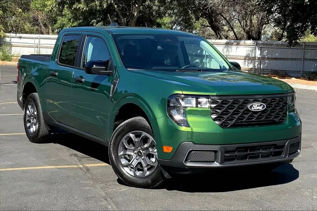 2025 Ford Maverick XLT photo 1