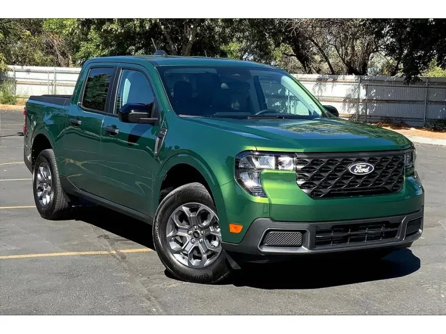 2025 Ford Maverick XLT photo 1