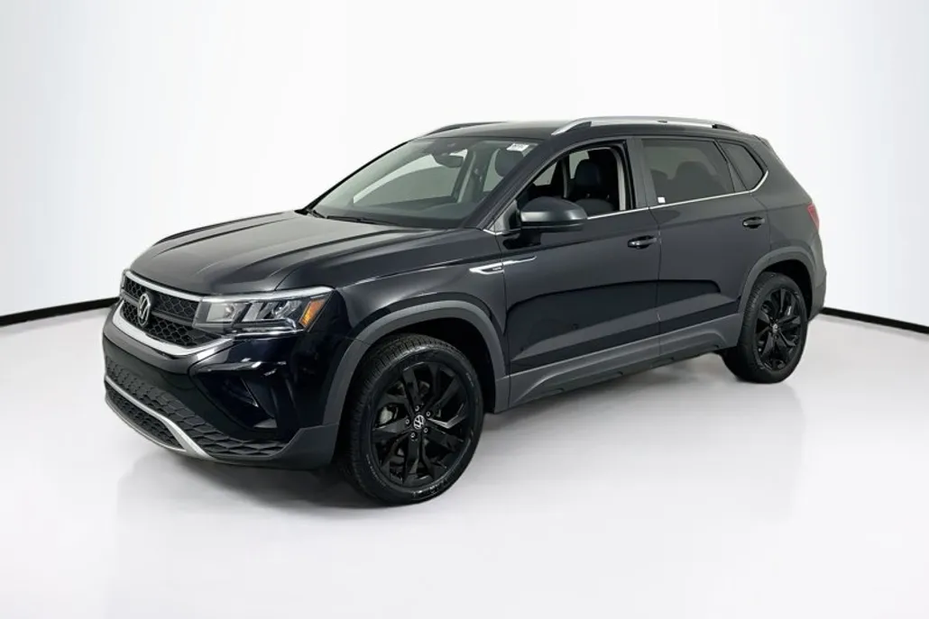 2022 Volkswagen Taos SE photo 1
