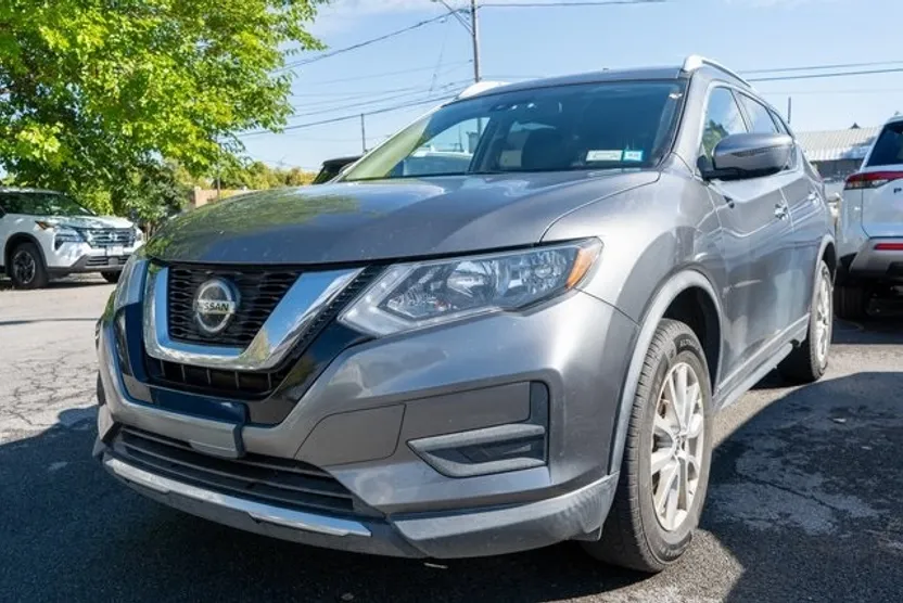 2019 Nissan Rogue SV photo 1