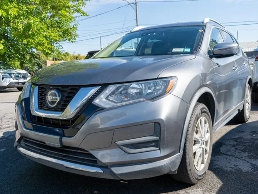 2019 Nissan Rogue SV photo 1