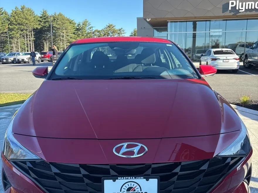 2022 Hyundai Elantra SEL photo 1