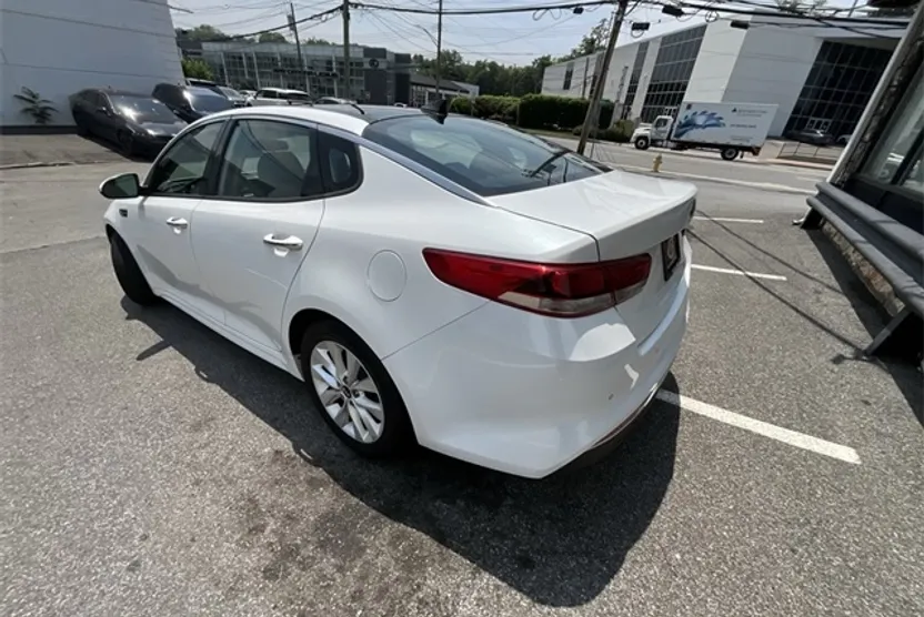 2018 Kia Optima EX photo 1
