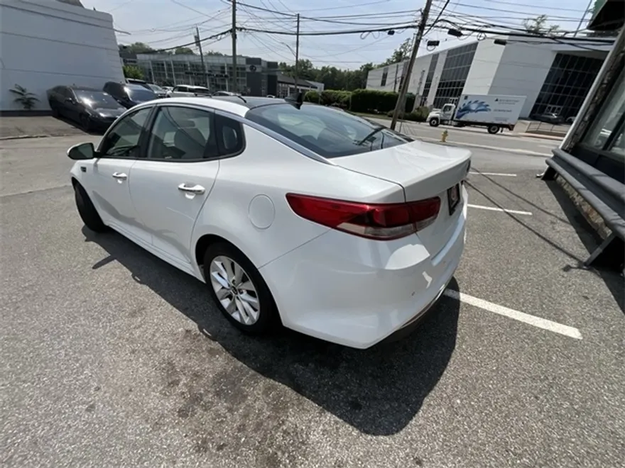 2018 Kia Optima EX photo 1