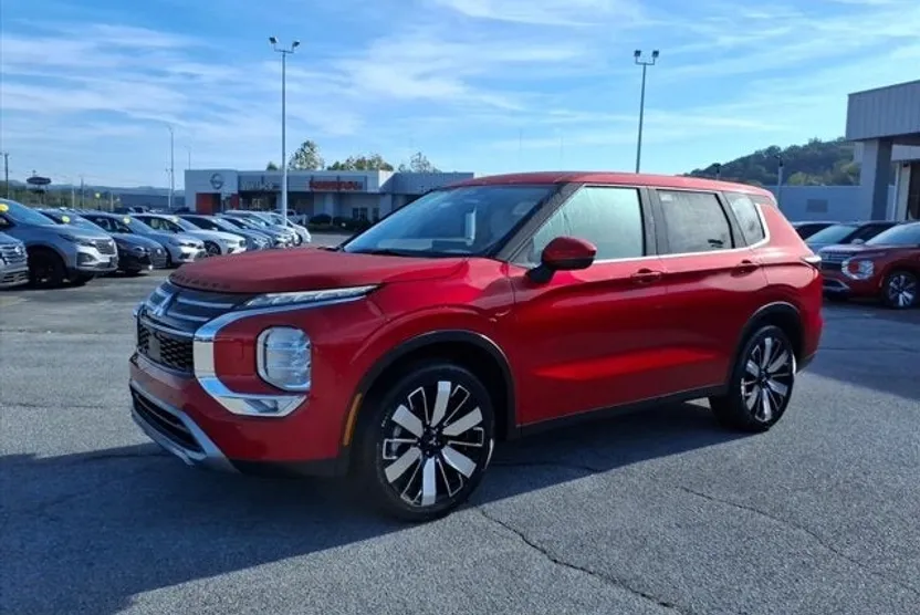 2025 Mitsubishi Outlander SE photo 1