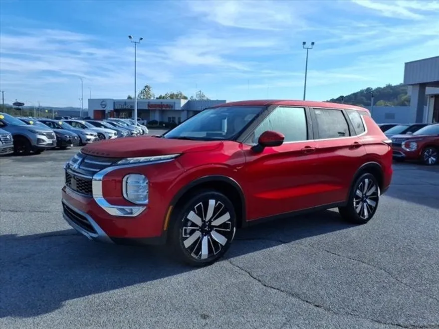 2025 Mitsubishi Outlander SE photo 1