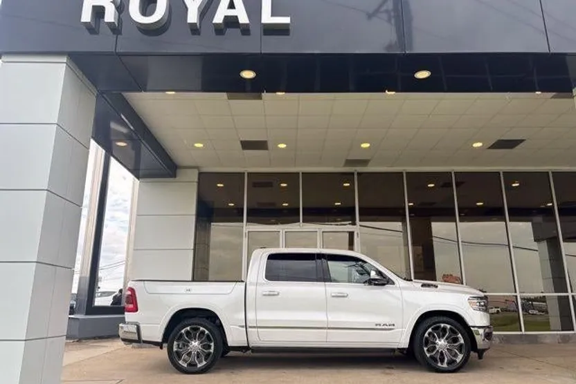 2022 Ram 1500 Limited photo 1