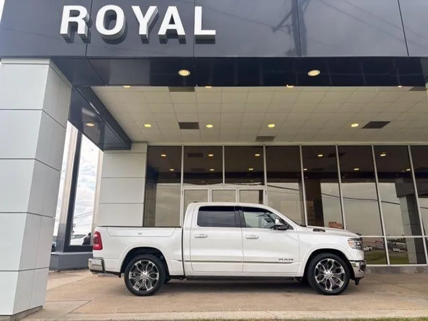 2022 Ram 1500 Limited photo 1
