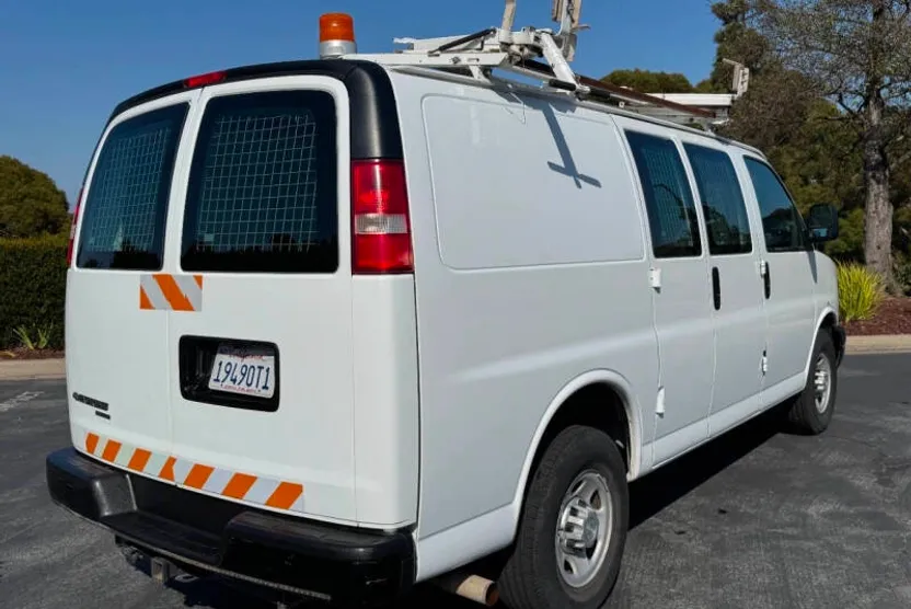 2015 Chevrolet Express 2500 Cargo Van photo 1