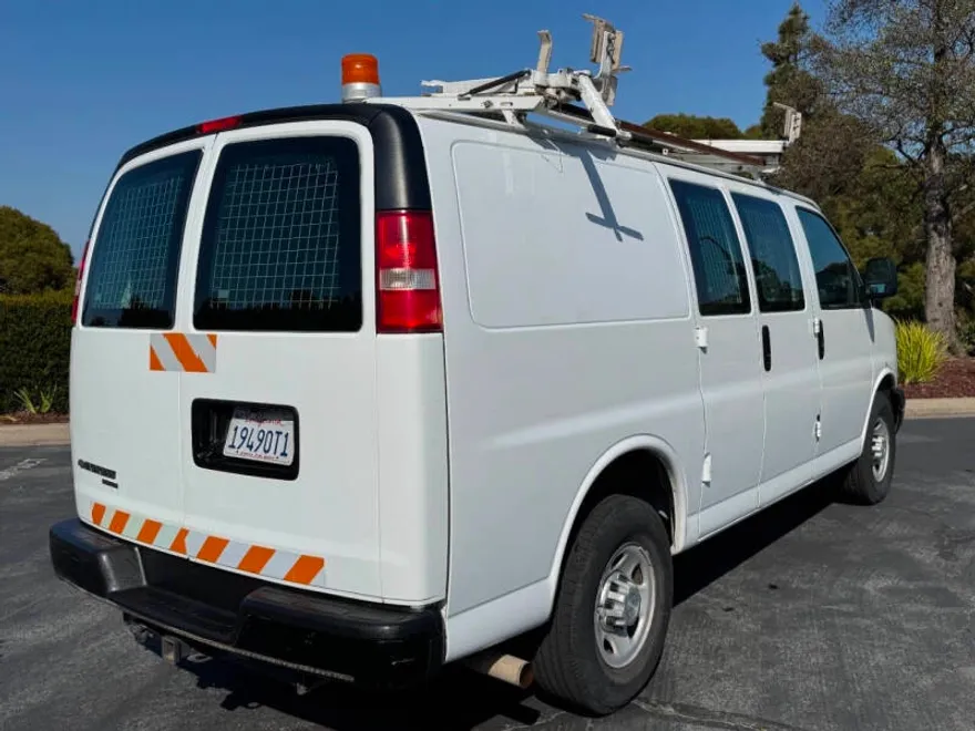 2015 Chevrolet Express 2500 Cargo Van photo 1