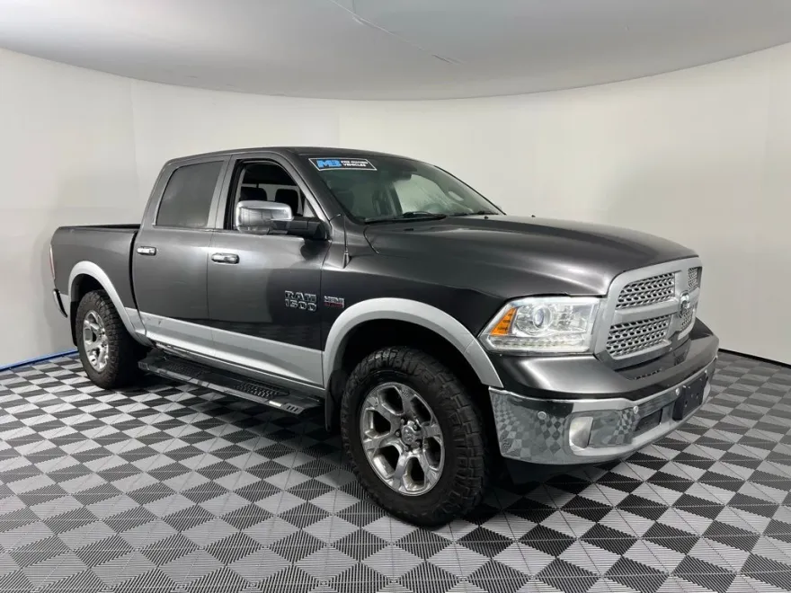 2018 Ram 1500 Laramie photo 2