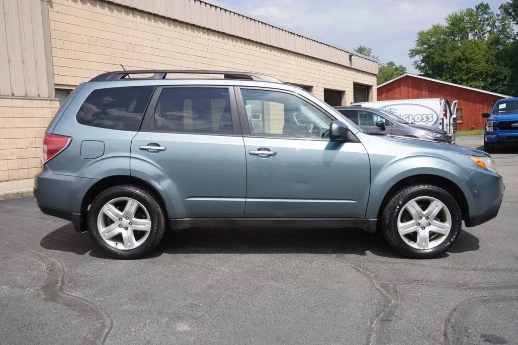 2009 Subaru Forester 2.5X Premium photo 1