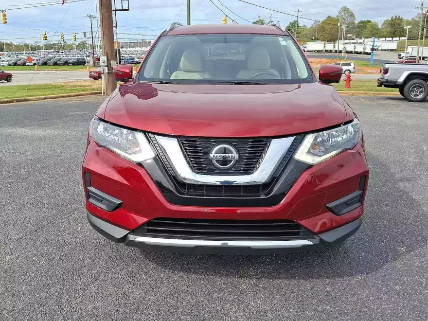 2018 Nissan Rogue SV photo 1