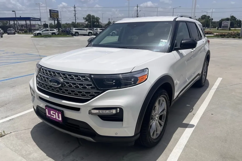 2022 Ford Explorer Limited photo 1