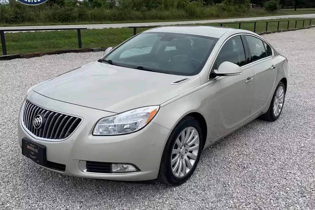 2013 Buick Regal Premium I photo 1