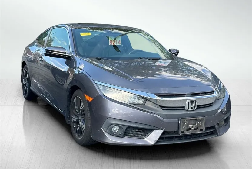 2017 Honda Civic Touring photo 1