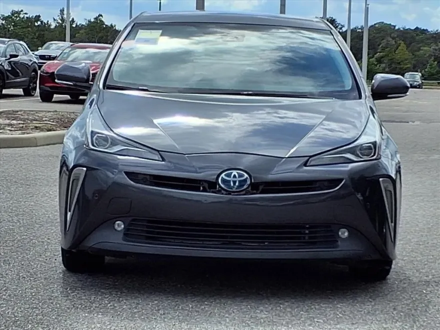 2020 Toyota Prius LE photo 1