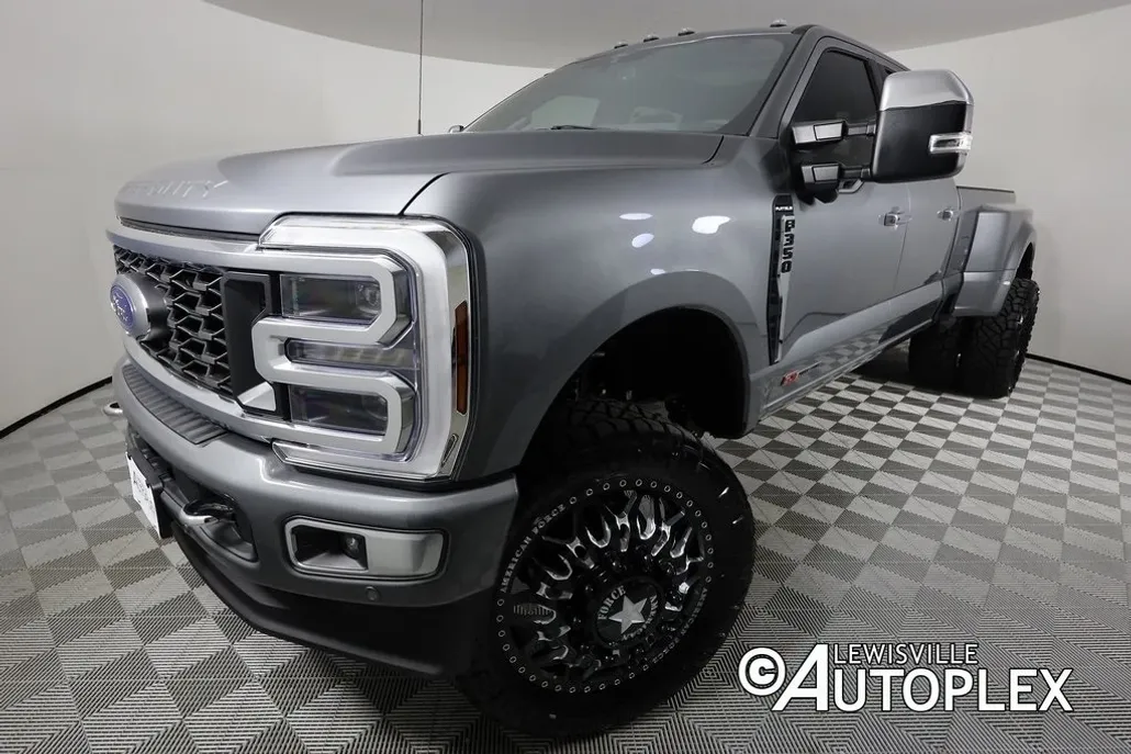 2024 Ford F-350 Platinum photo 1