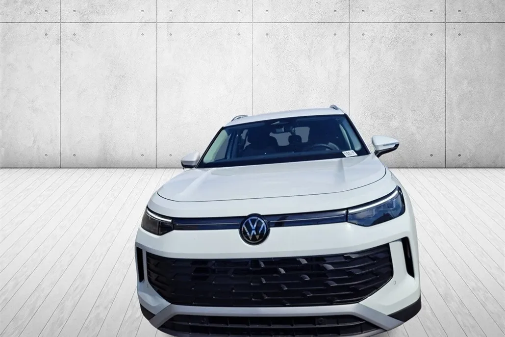 2025 Volkswagen Tiguan S photo 1