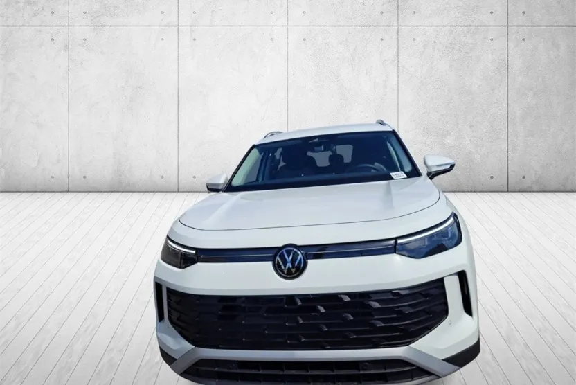 2025 Volkswagen Tiguan S photo 1