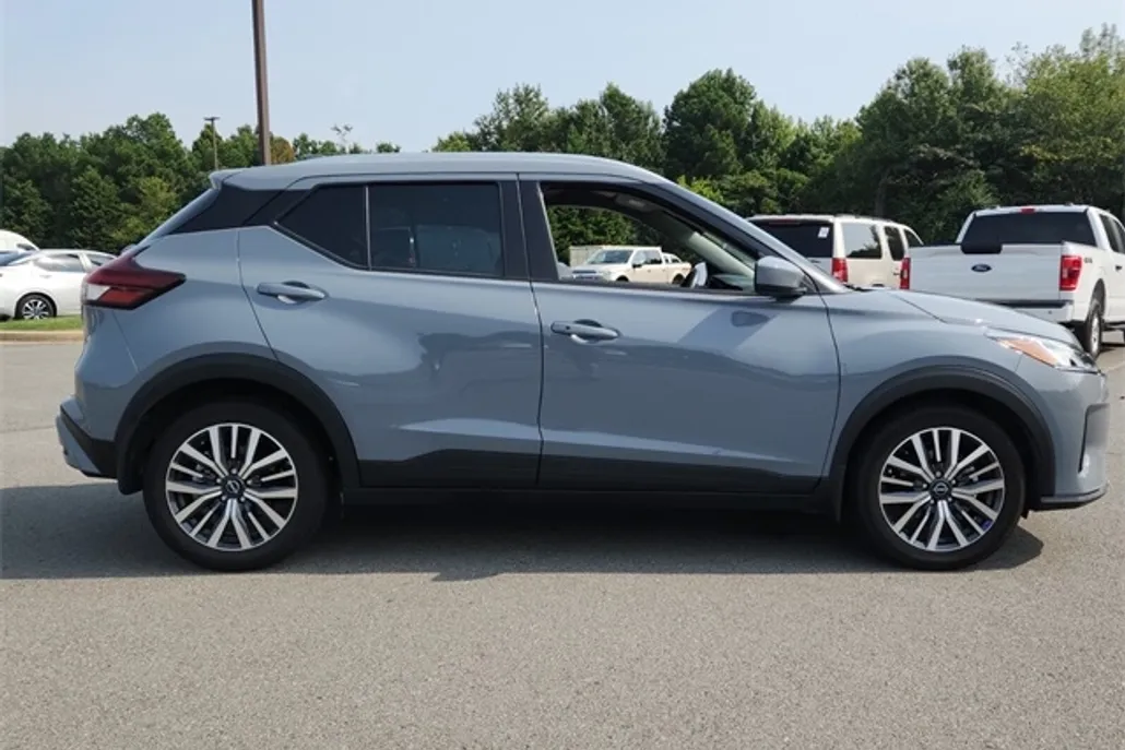 2024 Nissan Kicks SV photo 1