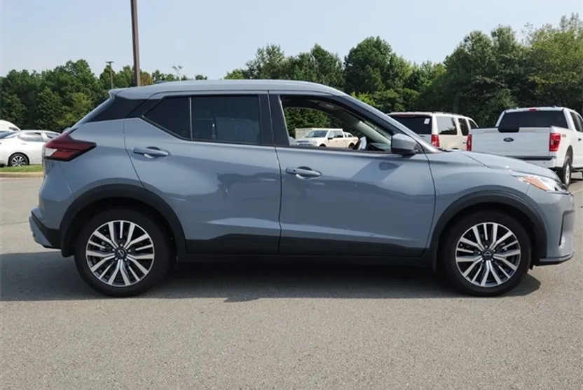 2024 Nissan Kicks SV photo 1
