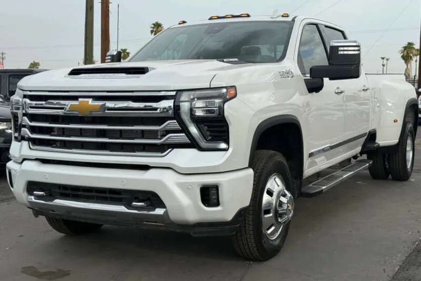 2024 Chevrolet Silverado 3500HD High Country photo 1