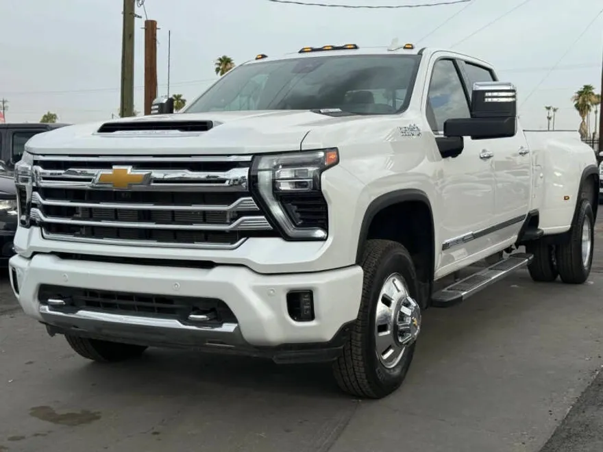 2024 Chevrolet Silverado 3500HD High Country photo 1