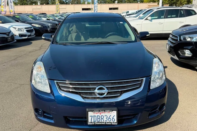 2010 Nissan Altima 2.5 SL photo 1
