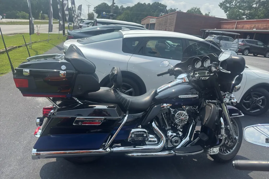 2010 Harley Davidson Electra Glide Ultra Limited FLHTK photo 1