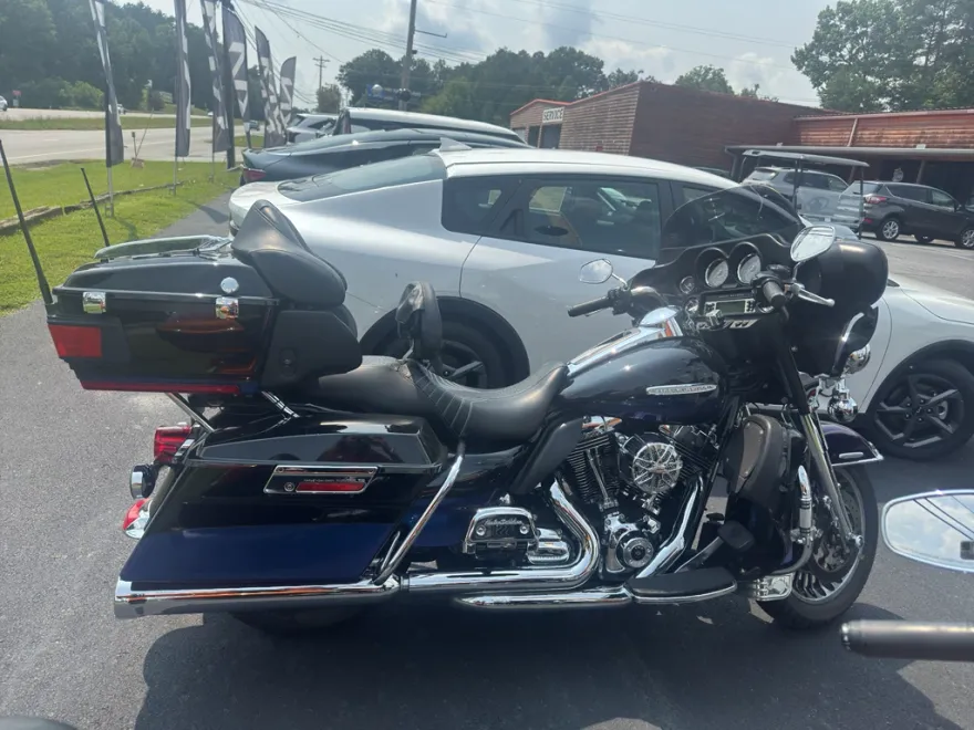 2010 Harley Davidson Electra Glide Ultra Limited FLHTK photo 1