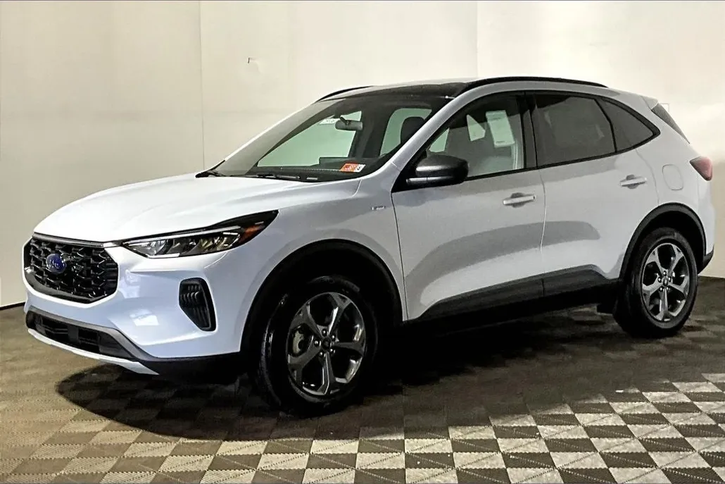 2025 Ford Escape ST-Line photo 1