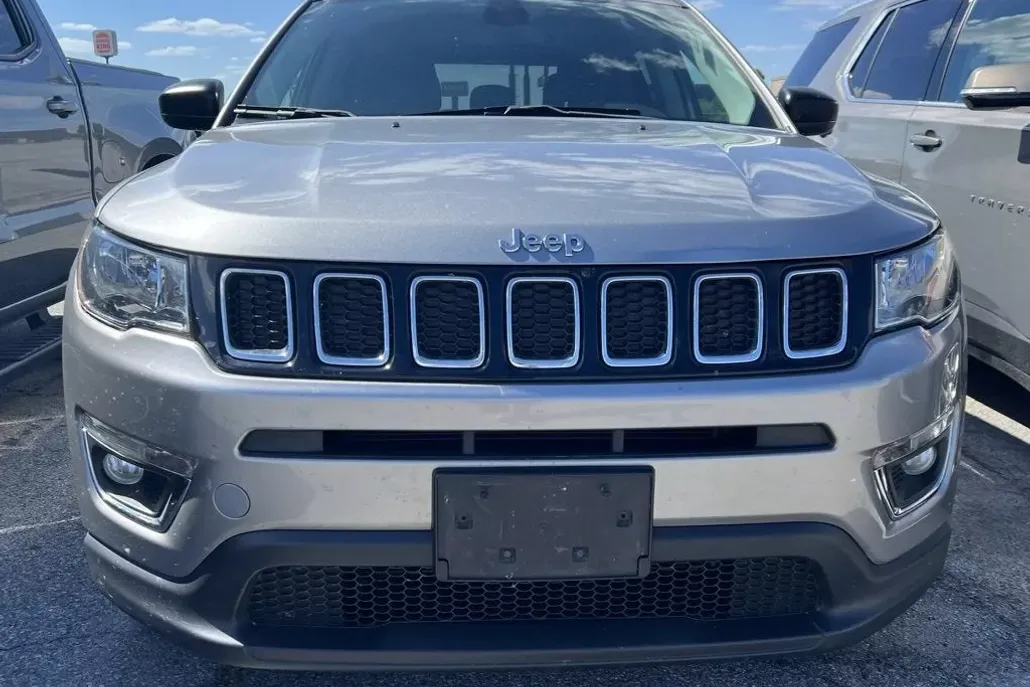 2019 Jeep Compass Sport photo 1