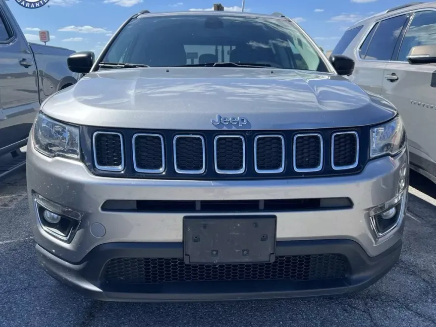 2019 Jeep Compass Sport photo 1