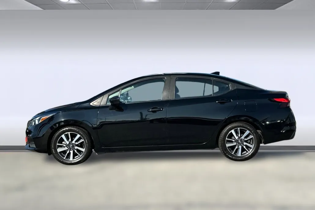 2021 Nissan Versa SV photo 1