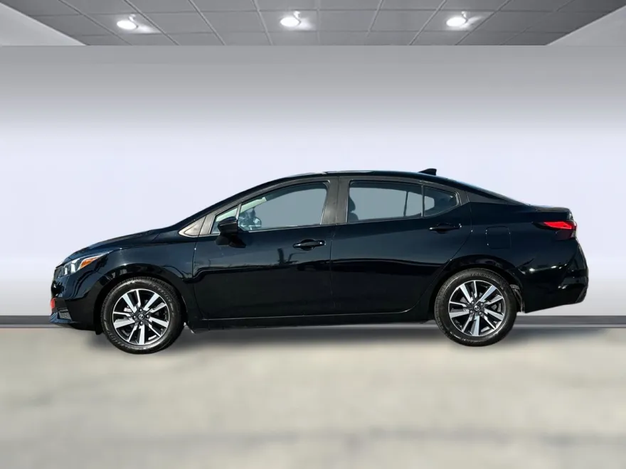 2021 Nissan Versa SV photo 1