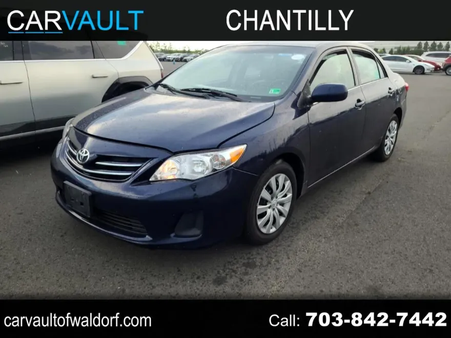 2013 Toyota Corolla LE photo 1
