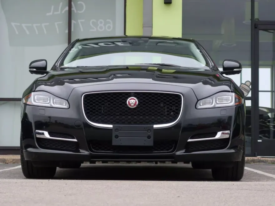 2019 Jaguar XJ R-Sport photo 1