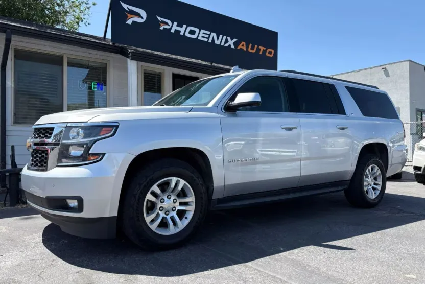 2018 Chevrolet Suburban LT photo 1