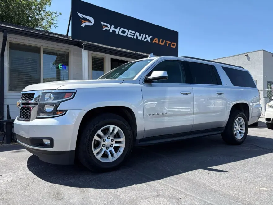 2018 Chevrolet Suburban LT photo 1