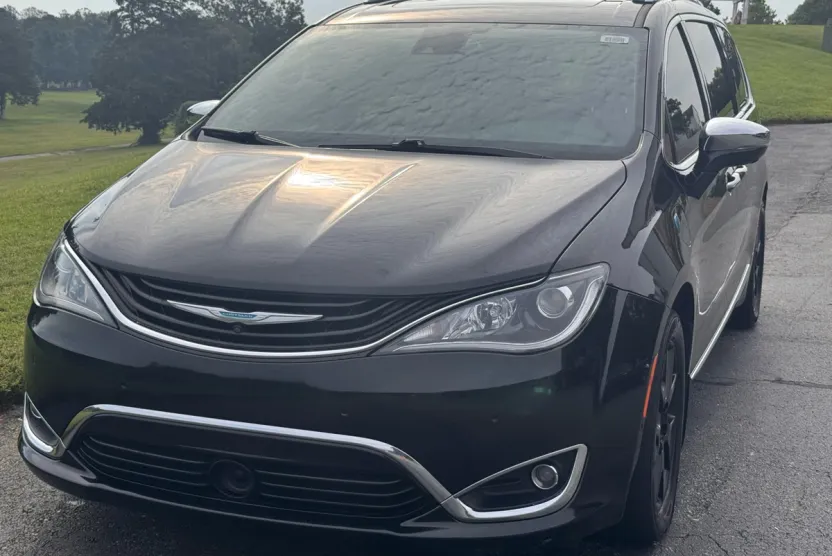 2018 Chrysler Pacifica Hybrid Limited photo 1