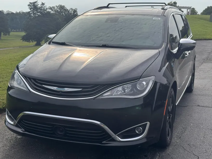 2018 Chrysler Pacifica Hybrid Limited photo 1