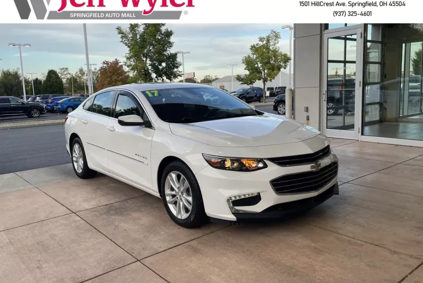 2017 Chevrolet Malibu 1LT photo 1