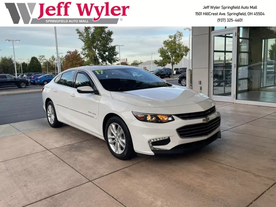 2017 Chevrolet Malibu 1LT photo 1