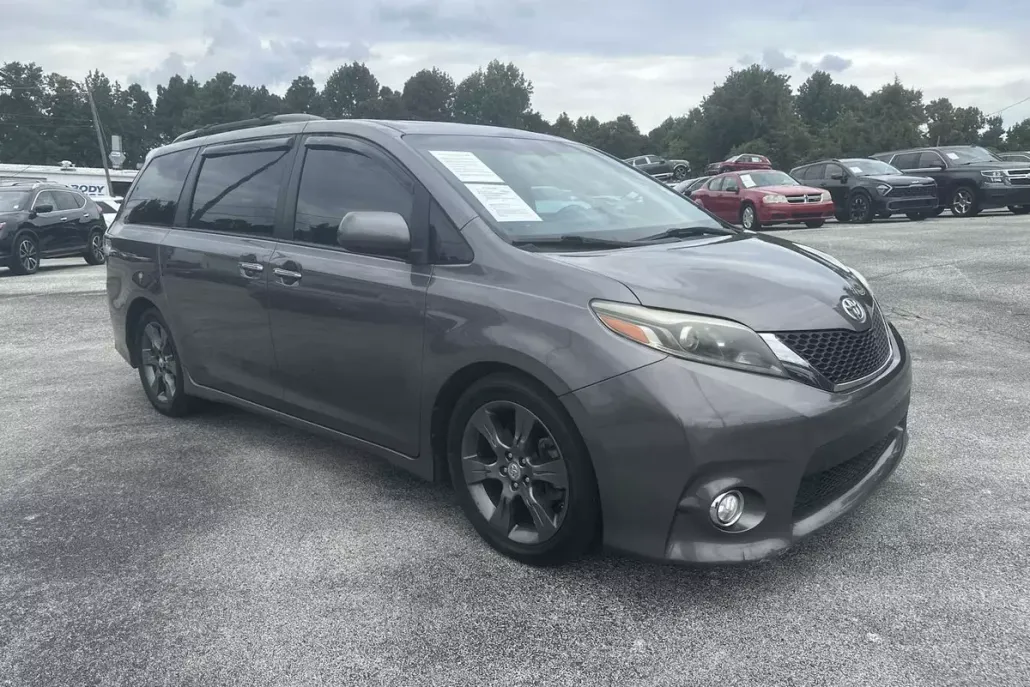 2016 Toyota Sienna SE Premium photo 1