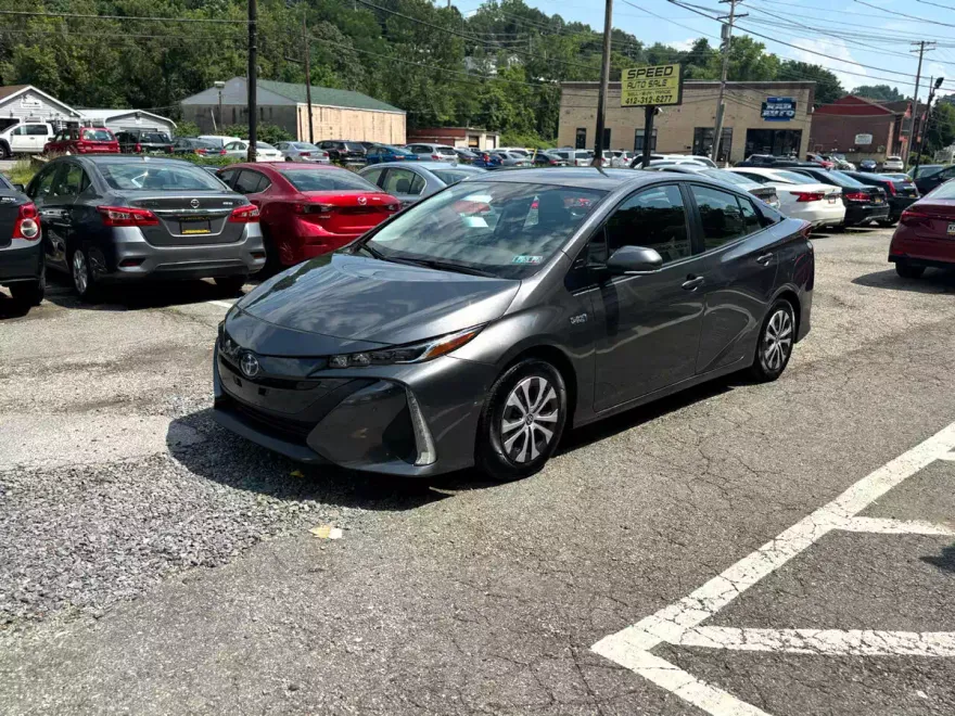2021 Toyota Prius Prime LE photo 1